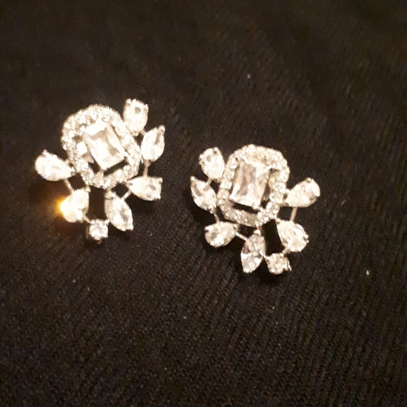 Earrings - Picture 2 of 2
